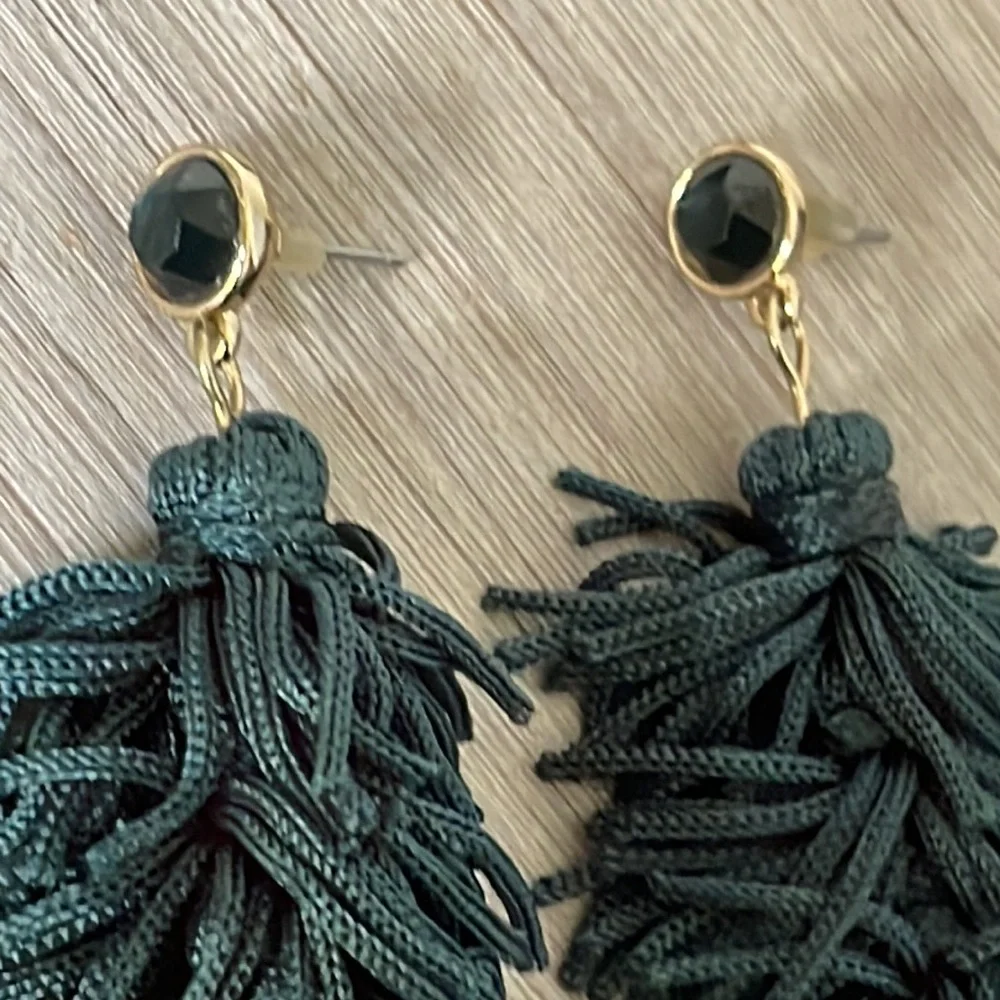 Bundle of gold fashion earrings - Picture 3 of 10